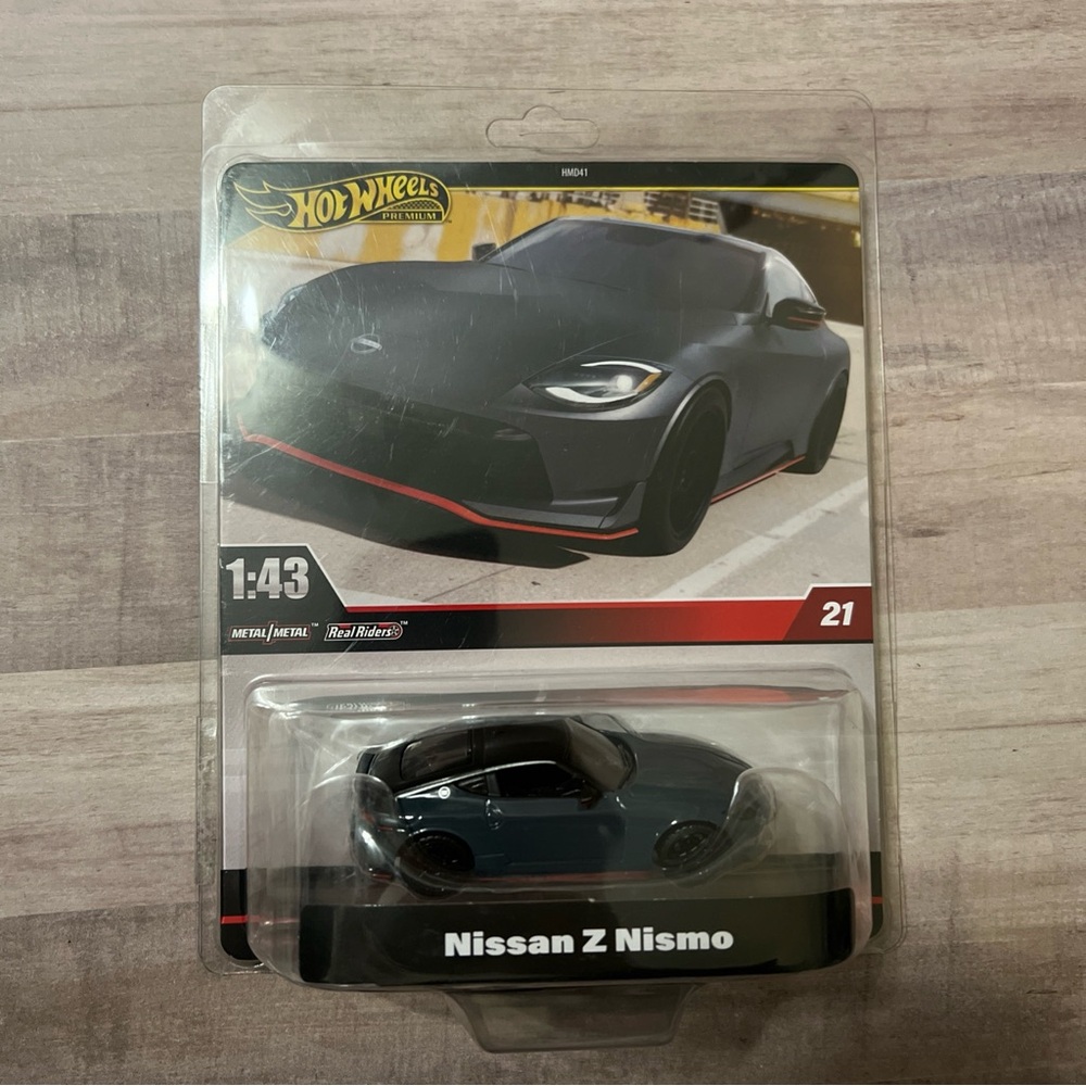 Nissan Z Nismo Hot Wheels Premium 1:43 Scale Metal/Metal Real Riders New